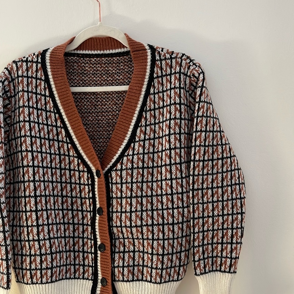 Cute cardigan brown white and black